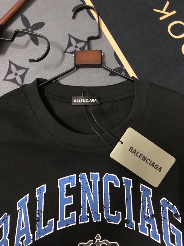 ブランドTシャツ側面デザイン